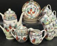 Fine Fabricado Em Macau Chinese China Lidded Tea Pot, Creamer, Tea Cups, and Saucer