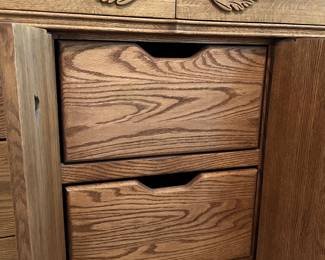 Oakwood Interiors Dresser w Mirror
