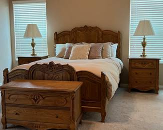 Oakwood Interiors Queen Bed Frame, 2 Nightstands, Brass Table Lamps pair, Cedar Chest w Removable Tray