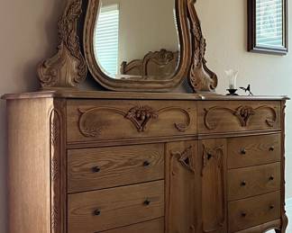 Oakwood Interiors Dresser w Mirror
