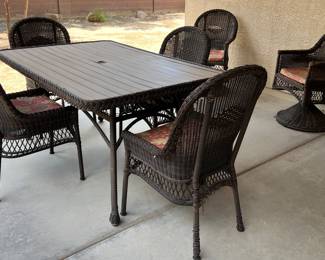 Patio Table w 4 Chairs, 2 Swivel Chairs