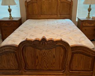 Oakwood Interiors Queen Bed Frame, 2 Nightstands, Brass Table Lamps pair, Cedar Chest w Removable Tray