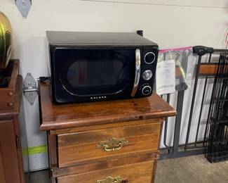 micro wave & lamp table