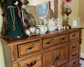 dresser w/mirror