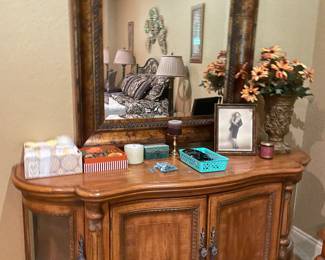 dresser w/mirror