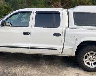 2004 Dodge Dakota SLT (Garage Kept/Nice Truck/79,500 Miles/Available for Presale/9500.00)