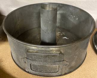 Early Swans Down Cake Pan