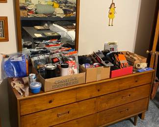 Lane Mid-century Bedroom Suite (Dresser with Mirror, Bed, Two Nightstands)