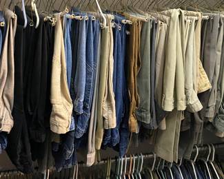 Lots of Men's Jeans and Pants (Some Levis)