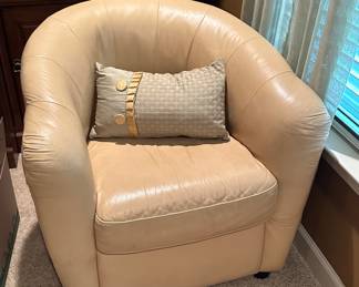 Barrel accent chair-Savory Butter