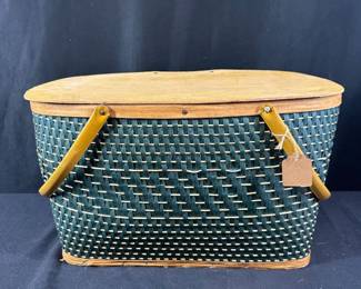 VINTAGE HAWKEYE PICNIC BASKET