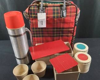 VINTAGE ALADINE ROCK PICNIC SET