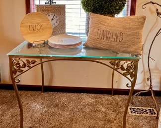 Beautiful Vtg. Cast  Iron table w/glass top