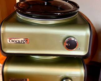 2 of 3 Like new - Crock-Pots 