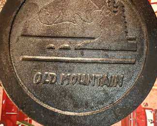 Old Mountain cast iron fry pan