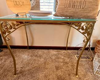 Beautiful Vtg. Cast  Iron table w/glass top