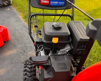 LIKE NEW Toro Snowblower Power Max Heavy Duty 828 OAE - 2 years - only used a few times. 