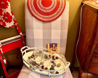 1 of 4 matching kitchen/dining chairs