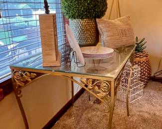 Beautiful Vtg. Cast  Iron table w/glass top