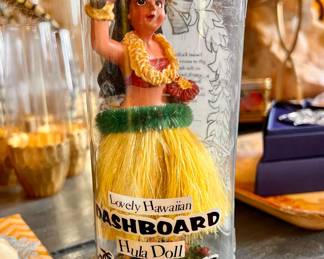New is case Bashborad Hula Doll