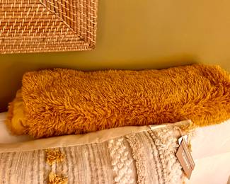 Super soft throw blanket 