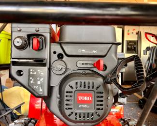 LIKE NEW Toro Snowblower Power Max Heavy Duty 828 OAE - 2 years - only used a few times. 