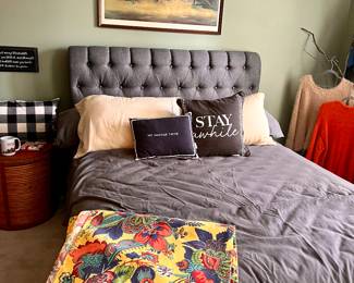 Great Tufted queen head board 