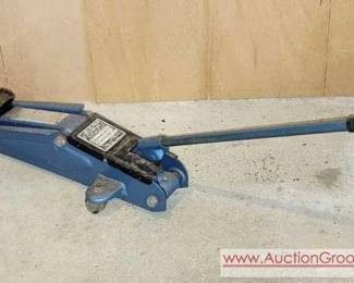 Rolling Floor Jack. 3000 lb capacity with a 5 15 inch lift