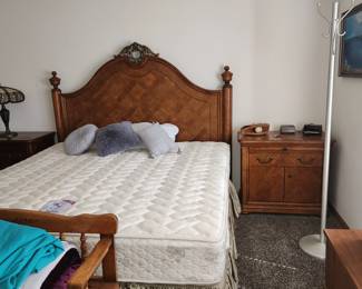 King size. Has 2 night stands, tall dresser, dresser and mirror that match