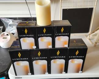 Vanilla scented flameless candles with remotes