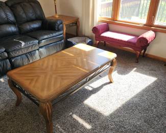 Has 2 matching end tables