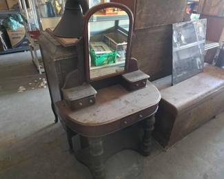 #13600 • Vintage Vanity Dessing Table
