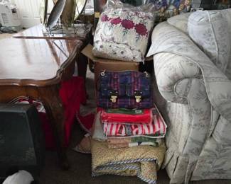 #60028 • Blankets Quilts and Purse
