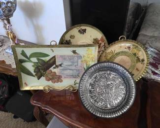 #60014 • 4 Decorative Plates with Stands
