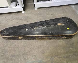 #1982 • Wooden Violin Case
