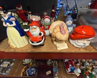 #20646 • Seven glass Cookie jars, Santa figuring
