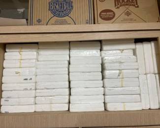 #50130 • 91 Decorative Plates
