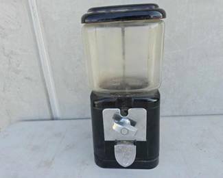 #13034 • Vintage Candy Machine

