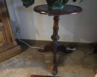 #60534 • Wooden Pedestal
