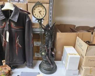 #1192 • Crosa Statue Quartz Pendulum Clock
