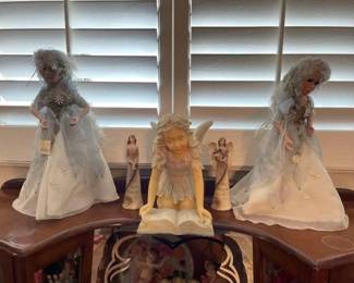 #60072 • 2 Porcelain Dolls and 3 Angels
