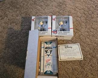 #60586 • Sports Memorabilia
