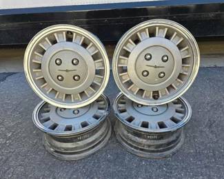 #22142 • 4 Thunderbird 4 Lug Wheels
