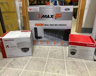 #50510 • Vmax 960H Flex Real Time Recorder & HikVision Camera & Honeywell HD4D5S Camera
