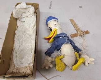#1530 • Vintage Donald Duck Pelham Puppet
