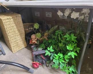 #1536 • Wicker Baskets and Decorations
