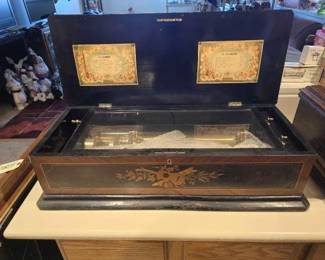 #60802 • Vintage Wooden Cylindrical Music Box
