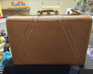 #50300 • Churchill Suitcase
