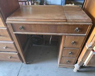 #13620 • Vintage White Sewing Machine with Wooden Table
