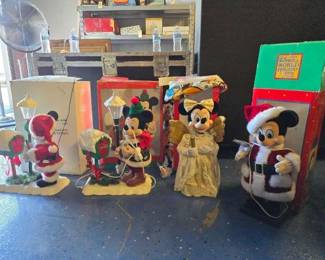 #20620 • 4 Disney Figurines
